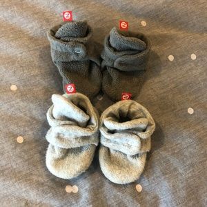 [bundle of 2] Zutano Booties. Light and dark gray. VGUC. Size 6 months.